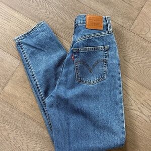Women’s Levi Jeans
